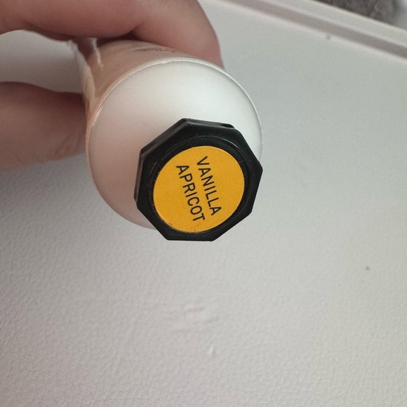 Josie Maran whipped Argan oil body butter - Picture 3 of 7